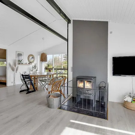 North Funen Summer Idyll By The Water בית נופש